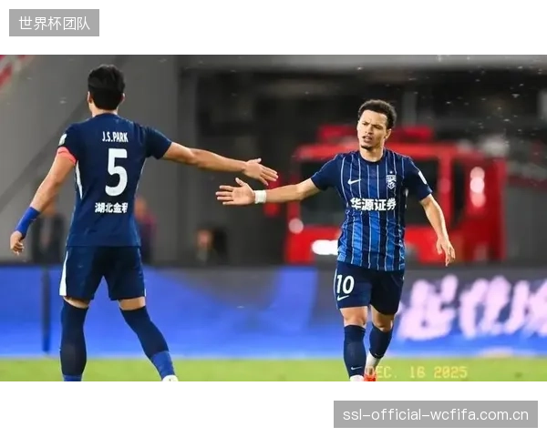 韩国队将通过两场针对性热身赛磨合阵容,重点演练对不同风格球队的战术打法。 韩国队将通过两场针对性热身赛磨合阵容,重点演练对不同风格球队的战术打法。